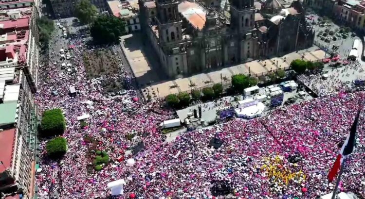 «Marea Rosa» llena el Zócalo: Xóchitl Gálvez y Santiago Taboada encabezan proclama por la libertad y contra AMLO
