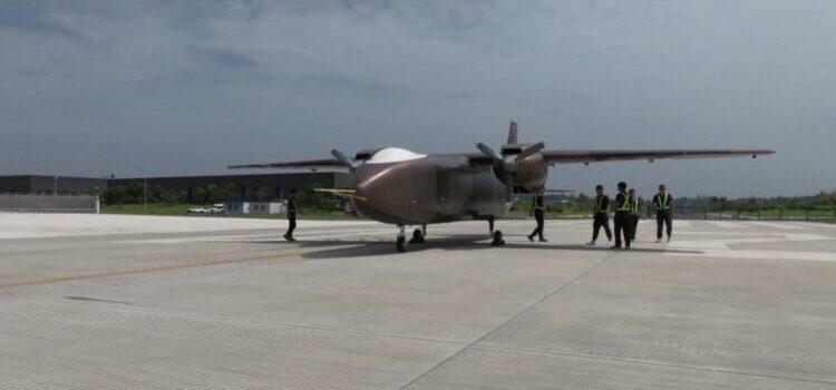 China completa el primer vuelo de prueba del mayor avión de transporte no tripulado