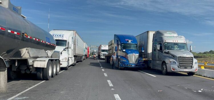 Más de 60 horas de bloqueos en las carreteras de Puebla