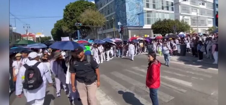 Estudiantes de la BUAP en paro indefinido contra corrupción y carencias