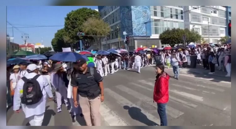 Estudiantes de la BUAP en paro indefinido contra corrupción y carencias