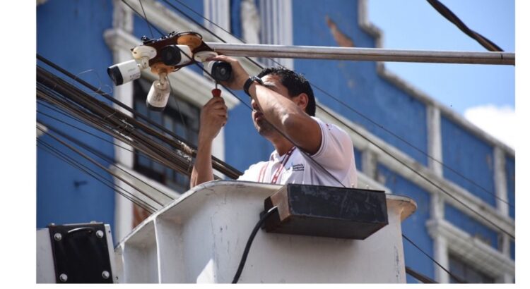 Retiran 19 cámaras de videovigilancia ilegales en el Centro Histórico de Puebla