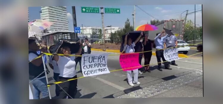 Bloquean Periférico Ecológico al exigir destitución de directora del Hospital General de Cholula