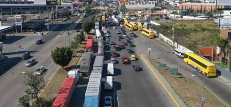 Localizan con vida a adolescentes de Puebla, tras bloqueo de carretera Atlixco-Puebla