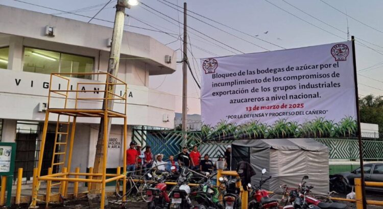 Cierre de bodegas será indefinido, cañeros de Puebla advierten protestas contra importación de azúcar