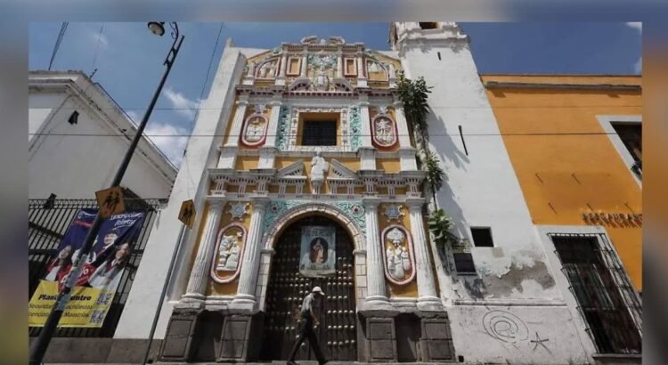 Roban 11 cuadros y objetos religiosos en capilla de El Carmen, Puebla 