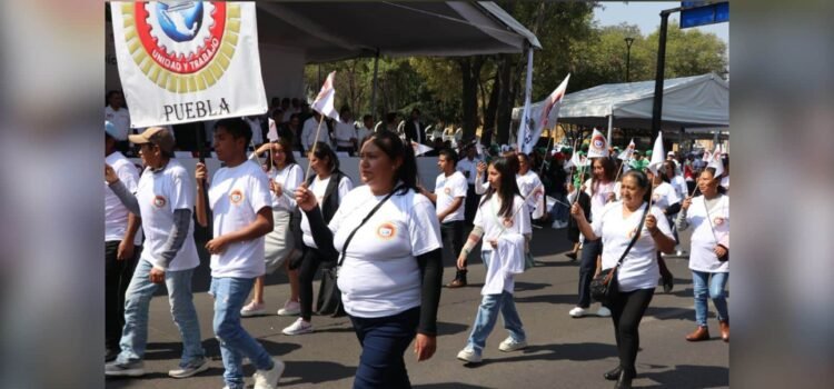 Marchan en Puebla para exigir justicia laboral y revertir reformas regresivas