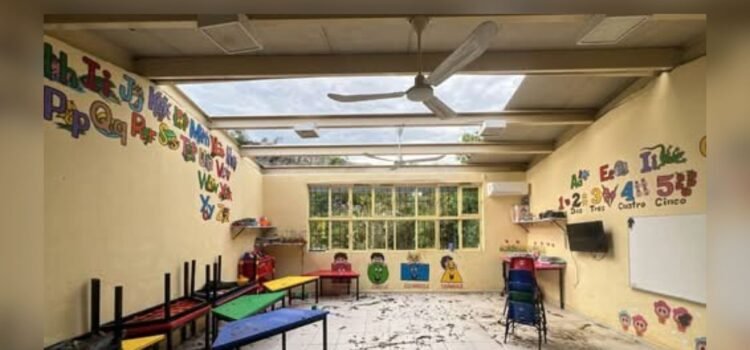 Lluvias por huracán Erick dejan a decenas de escuelas dañadas en Puebla Lluvias por huracán Erick dejan a decenas de escuelas dañadas en Puebla
