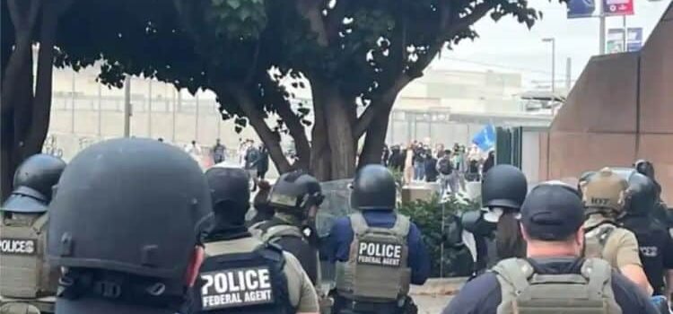 Pide Claudia Sheinbaum no criminalizar a migrantes tras redadas en Los Ángeles Pide Claudia Sheinbaum no criminalizar a migrantes tras redadas en Los Ángeles