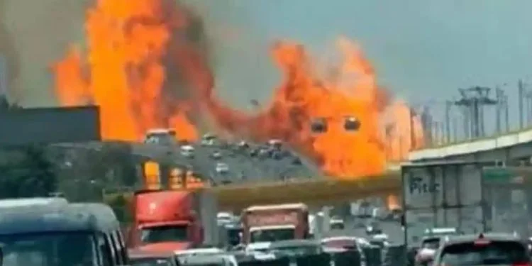 Sube a 8 la cifra de muertos por explosión de pipa de gas