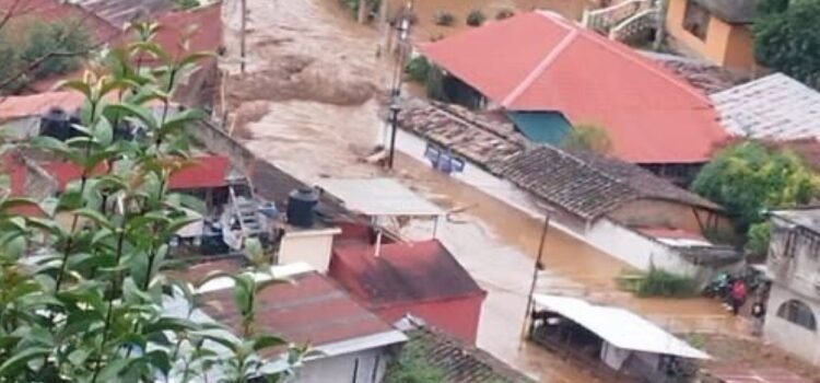 Lluvias en la Sierra Norte de Puebla dejan 12 muertos y 11 desaparecidos
