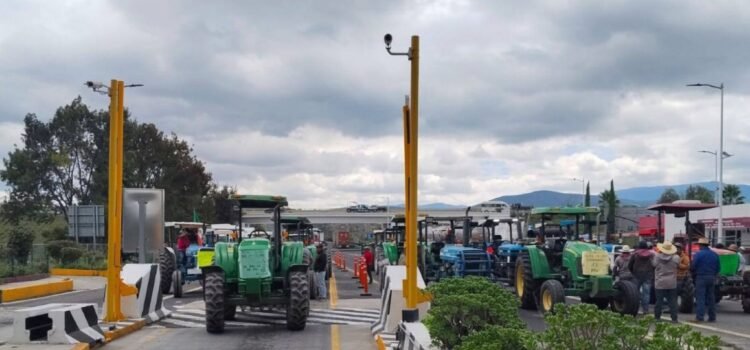 Productores de maíz de Tepanco de López protestan por precios bajos