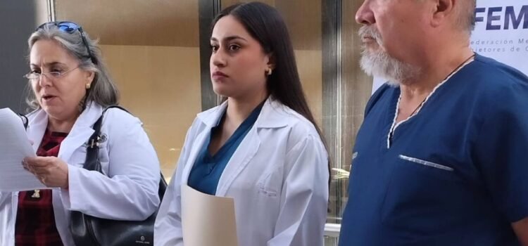 Médicos de Puebla alertan sobre proyecto que limita libertad de conciencia