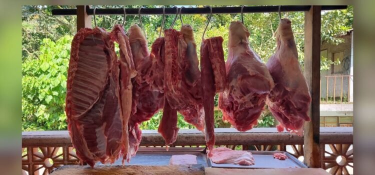 Caída del 40% en ganado dispara precios de carne en Puebla