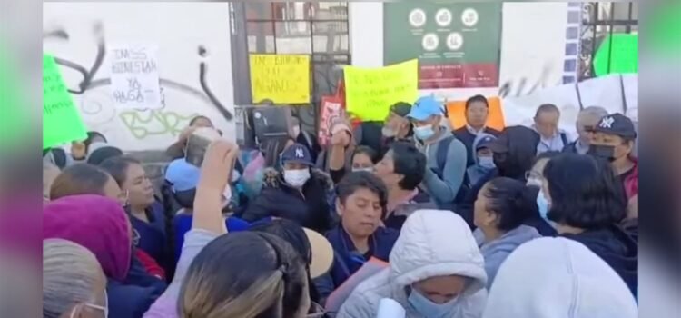 Trabajadores de Lamap paralizan labores en hospitales de Puebla por salarios atrasados Trabajadores de Lamap paralizan labores en hospitales de Puebla por salarios atrasados