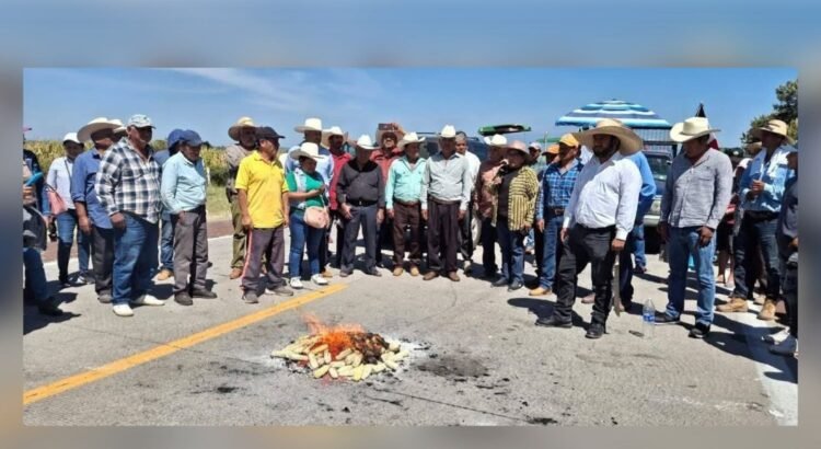 Productores mantienen bloqueo de la Interoceánica Siglo XXI por tres días