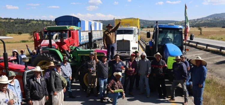 Casi 8 millones de dólares se pierden cada día por cierres viales en Puebla